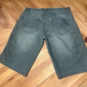 Vintage Jinzu denim shorts/jorts size 40. Inseam 15 inches